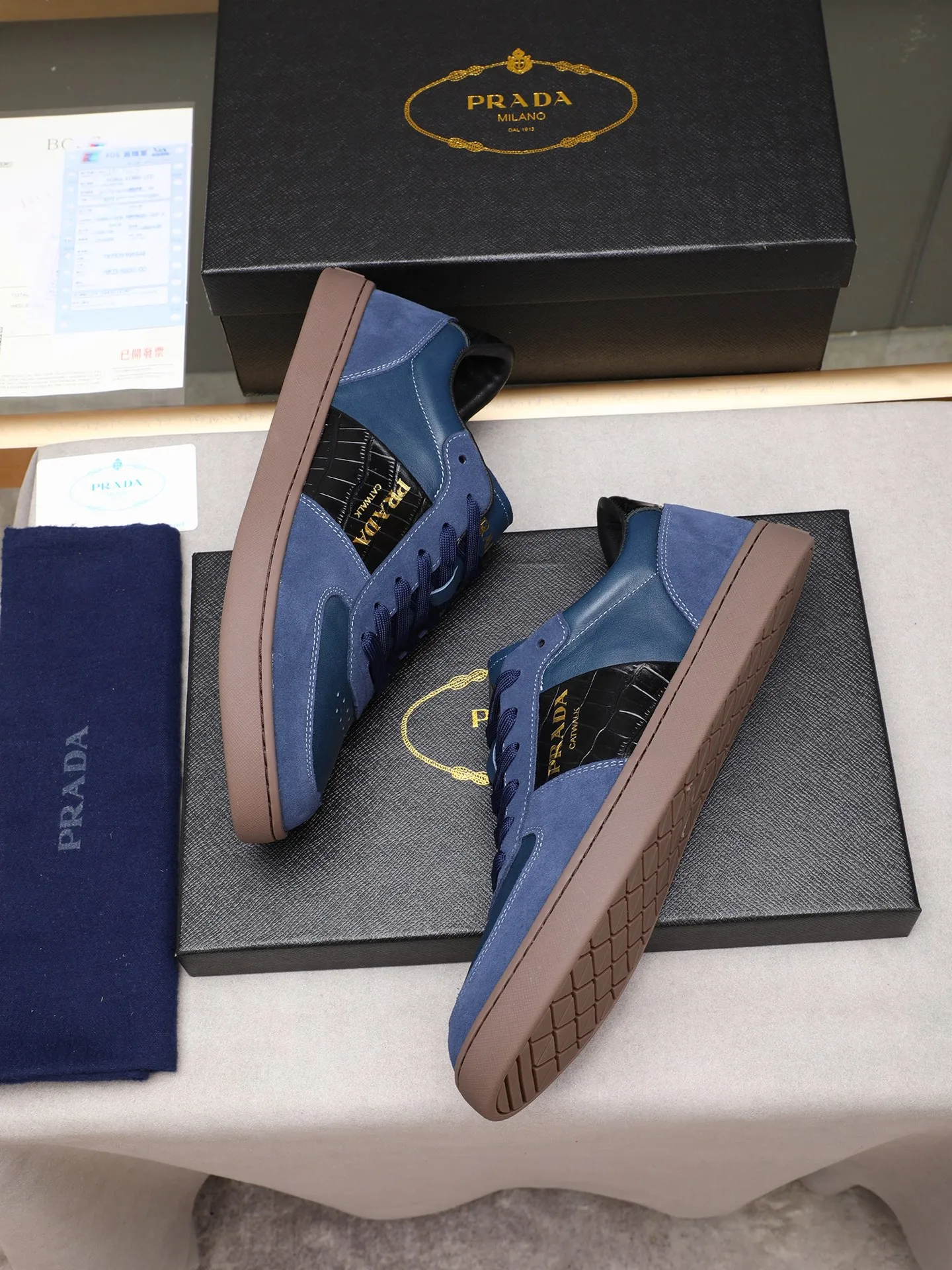 Men's shoes💰420💰 Brand: PRADA (Prada) Standard code: Men's code 38–44 (45 can be customized) Material: Original cowhide, breathable sheep lining Special outsole Style category: Men's fashionable casual sneakers Low-key luxury! Color: actual picture color